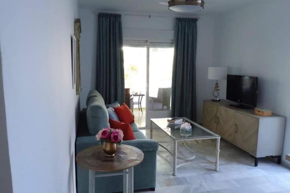 Communal lounge/ TV room, Living room, Seating area