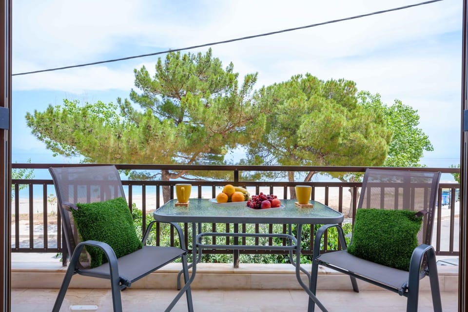 Patio, Spring, Day, Natural landscape, View (from property/room), Balcony/Terrace, Balcony/Terrace, Seating area, Dining area, Sea view