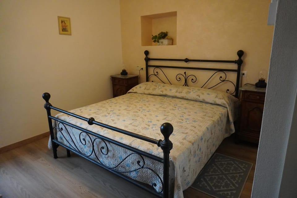 Bed, Decorative detail, Bedroom, furniture