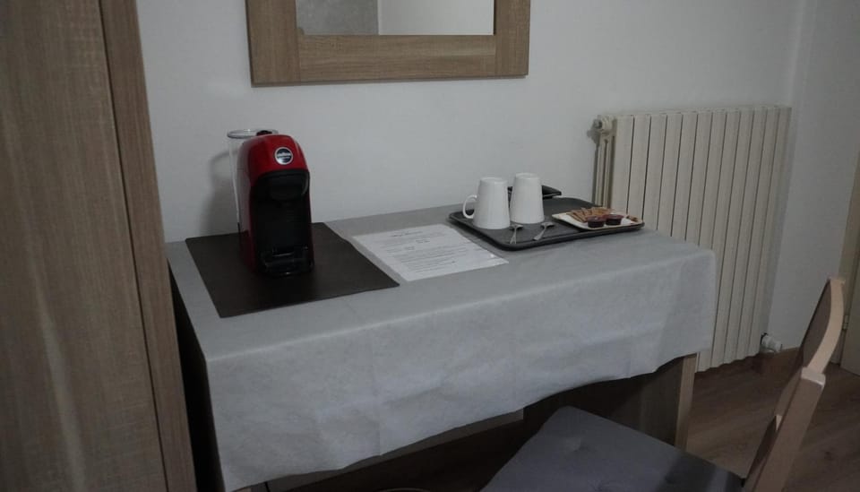 Coffee/tea facilities, Bedroom, furniture