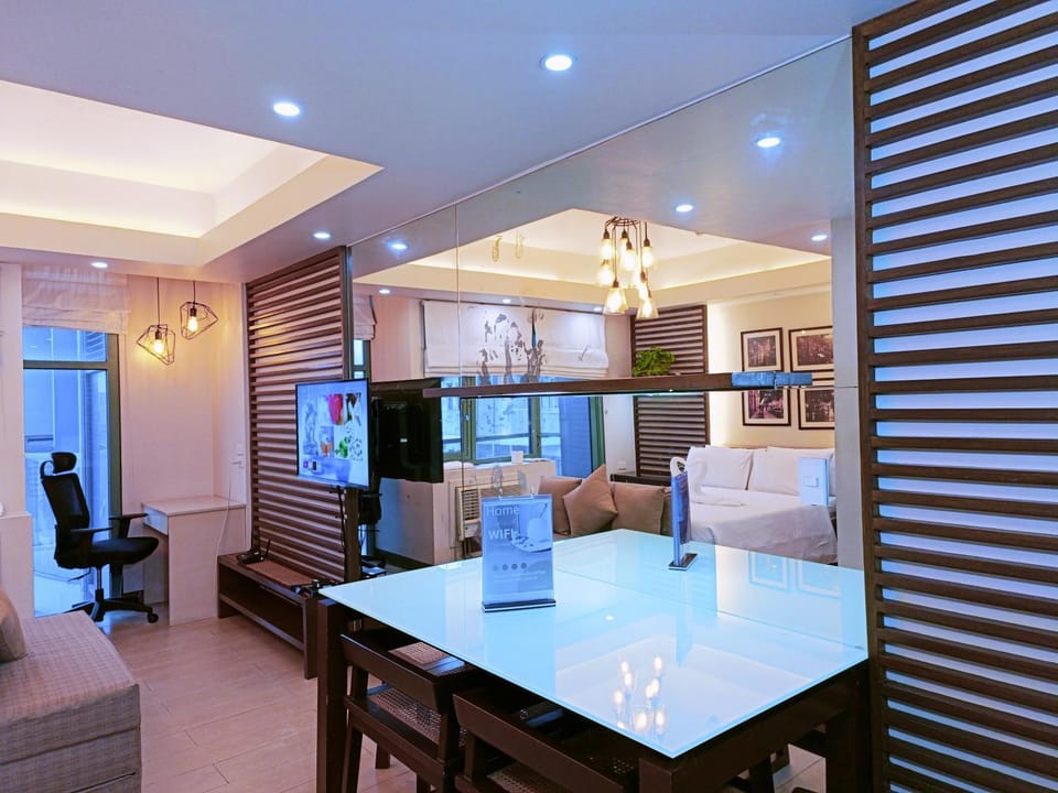 TV and multimedia, Seating area, Dining area