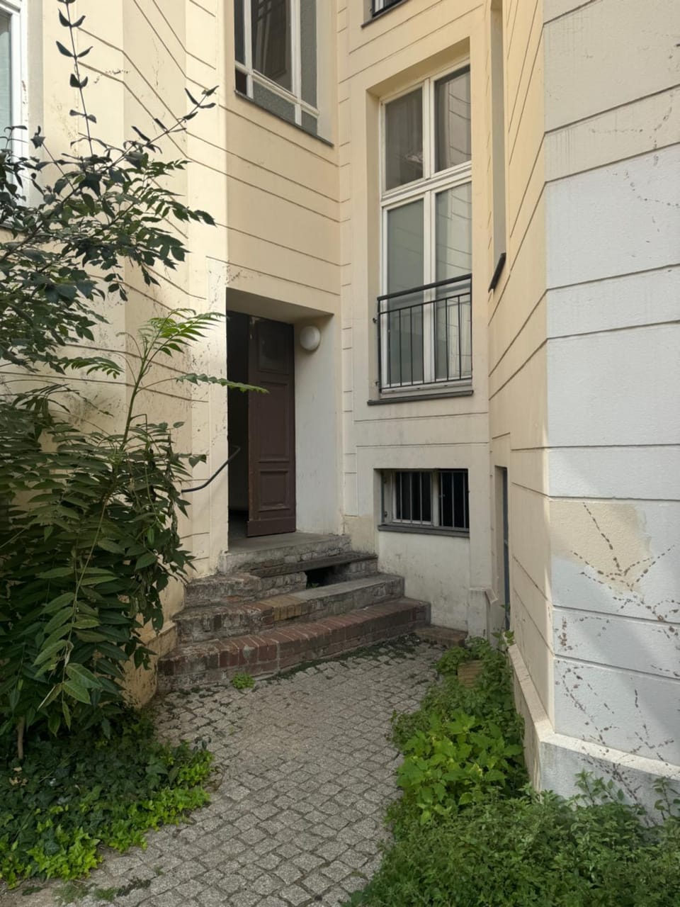 Property building, Patio, Facade/entrance