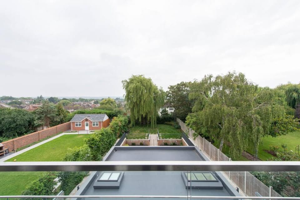 Chigwell 1BR Study Escape CHCL F9 Apartment in Ilford