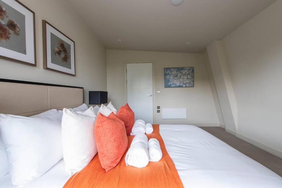 Chigwell 1BR Study Escape CHCL F9 Apartment in Ilford