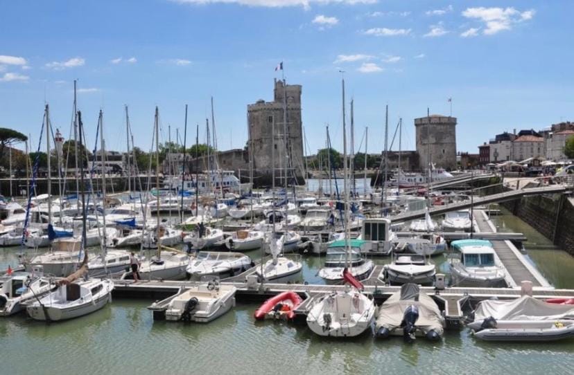 Maison terrasse proche centre ville et ile de Ré Apartment in La Rochelle