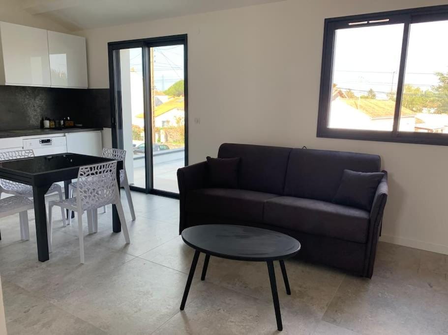 Maison terrasse proche centre ville et ile de Ré Apartment in La Rochelle