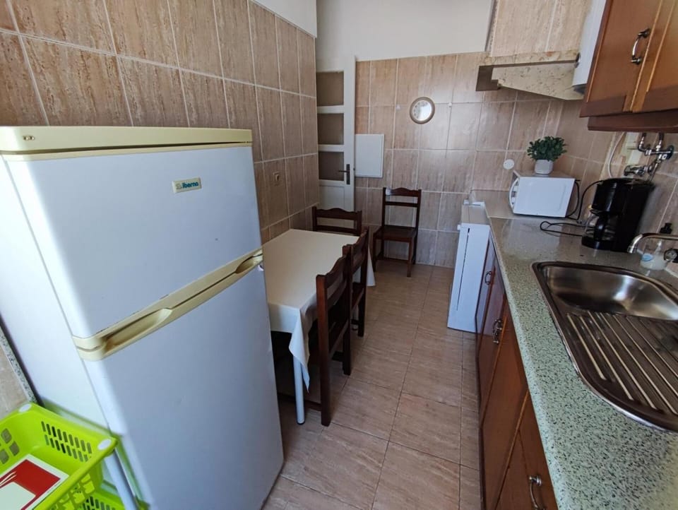 Lisbon traditional T2 with balcony in Damaia, Lisbon Apartment in Lisbon
