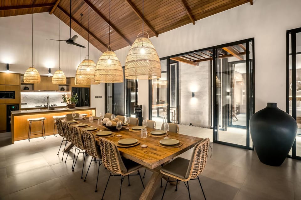 Kitchen or kitchenette, Living room, Seating area, Dining area