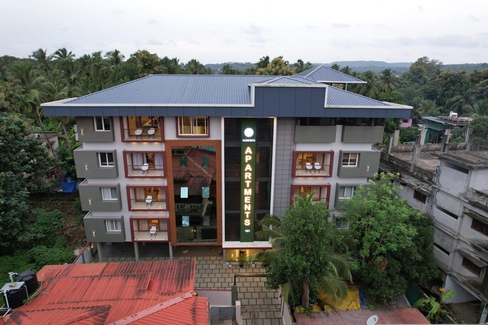 Property building, Day, View (from property/room), Balcony/Terrace, City view