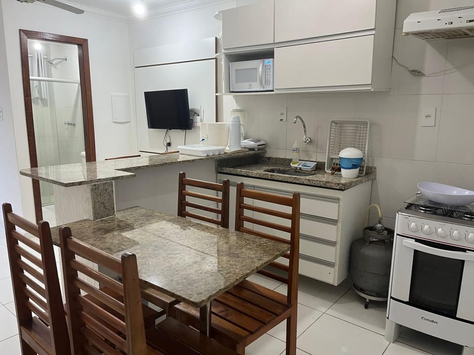 Kitchen or kitchenette, minibar, stove