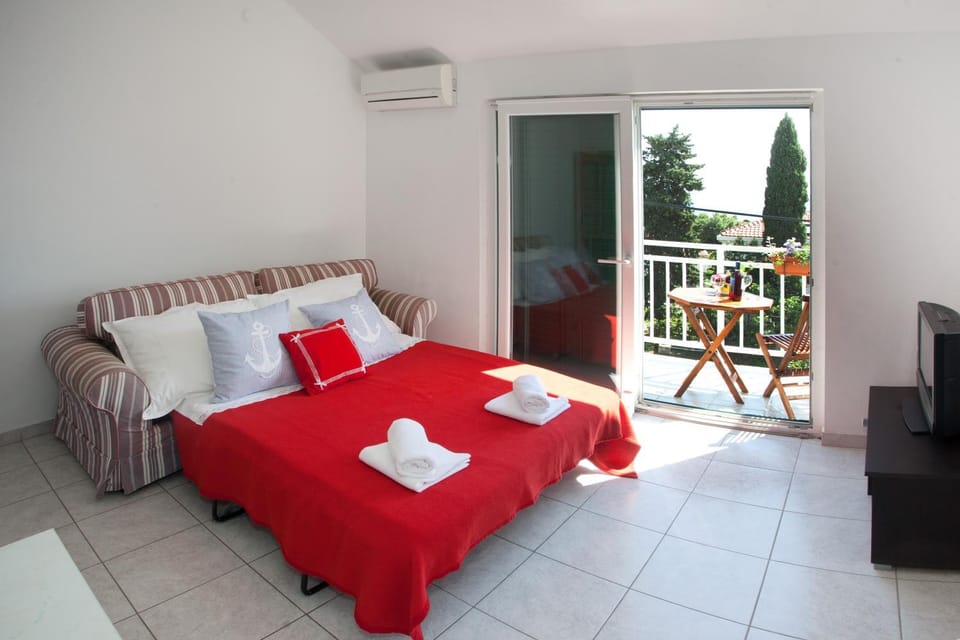 Bed, Living room