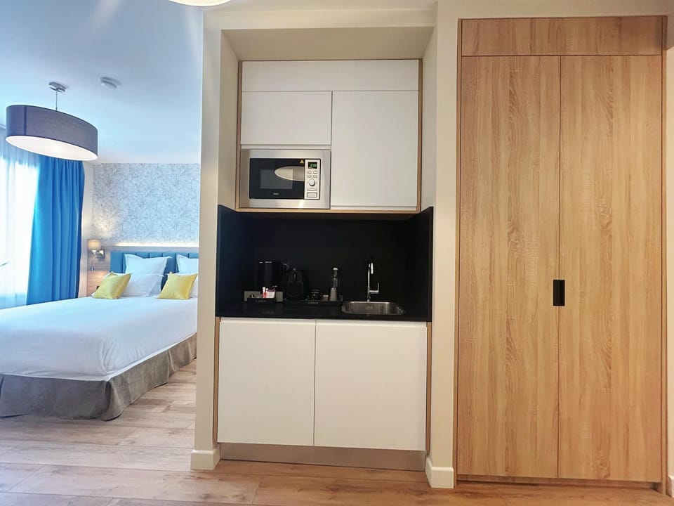 Bed, Kitchen or kitchenette, wardrobe