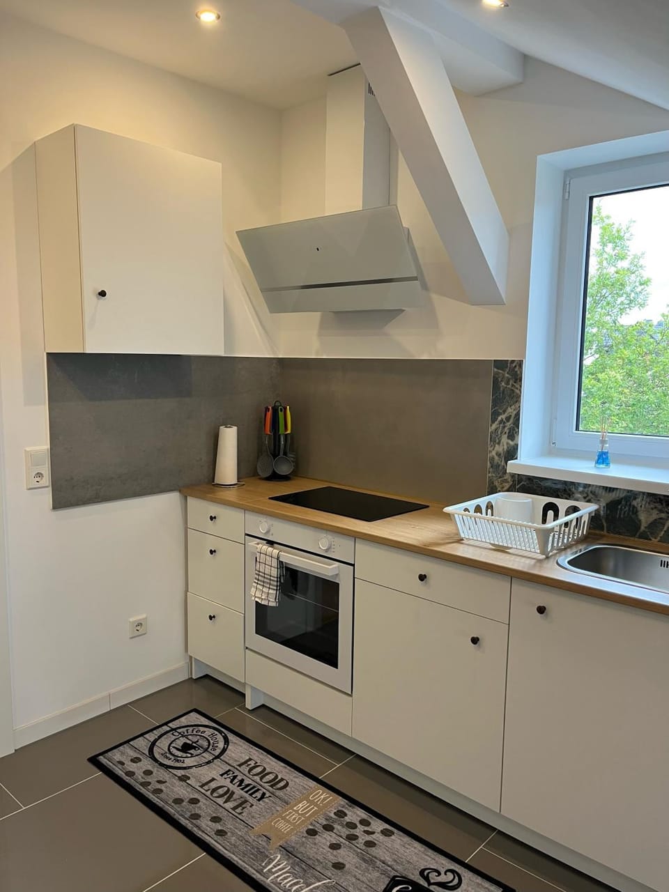 Kitchen or kitchenette, pet friendly, stove