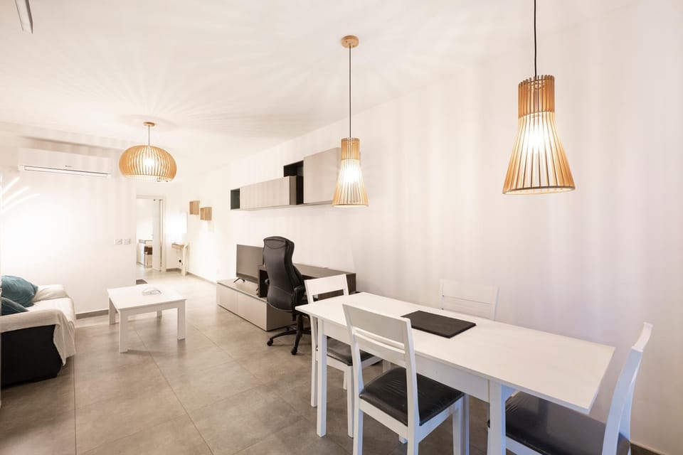 TV and multimedia, Living room, Seating area, Dining area, hair dresser, air conditioner