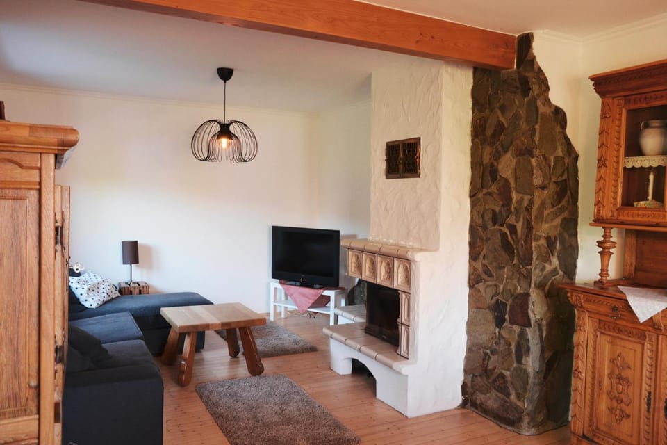 Communal lounge/ TV room, TV and multimedia, Living room, Seating area, Evening entertainment, flat iron