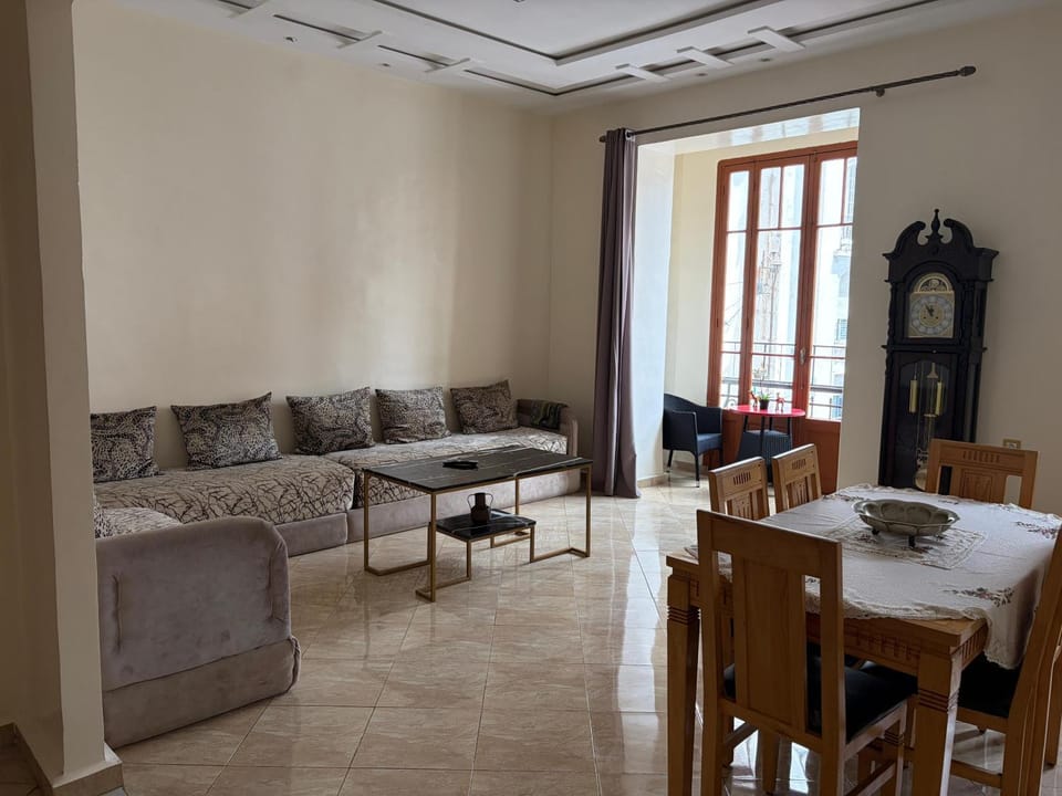 Appartement Néoclassique centre-ville authentique de 1920 Apartment in Casablanca