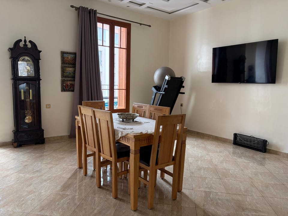 Appartement Néoclassique centre-ville authentique de 1920 Apartment in Casablanca