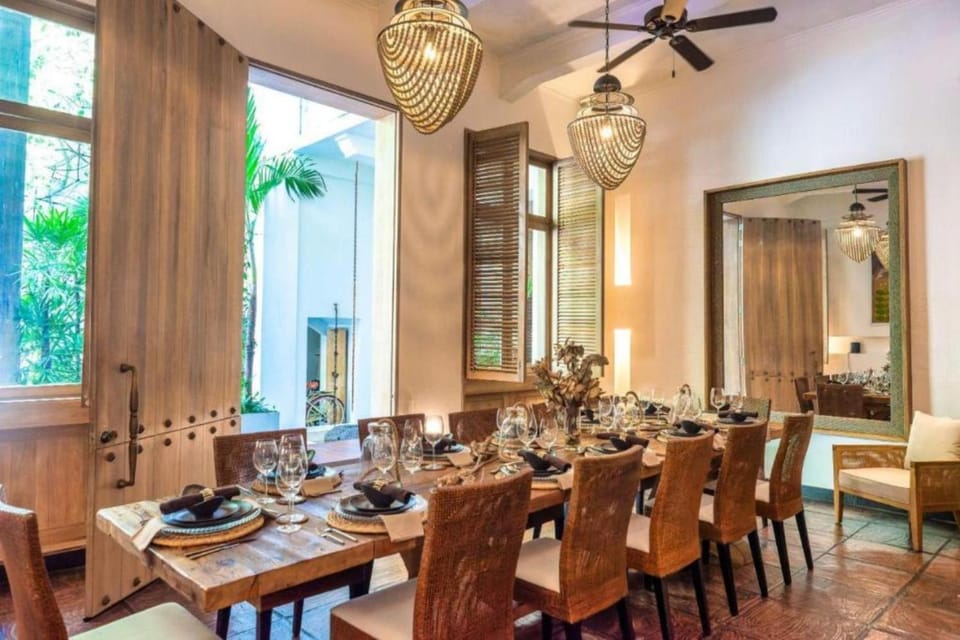 Restaurant/places to eat, Dining area