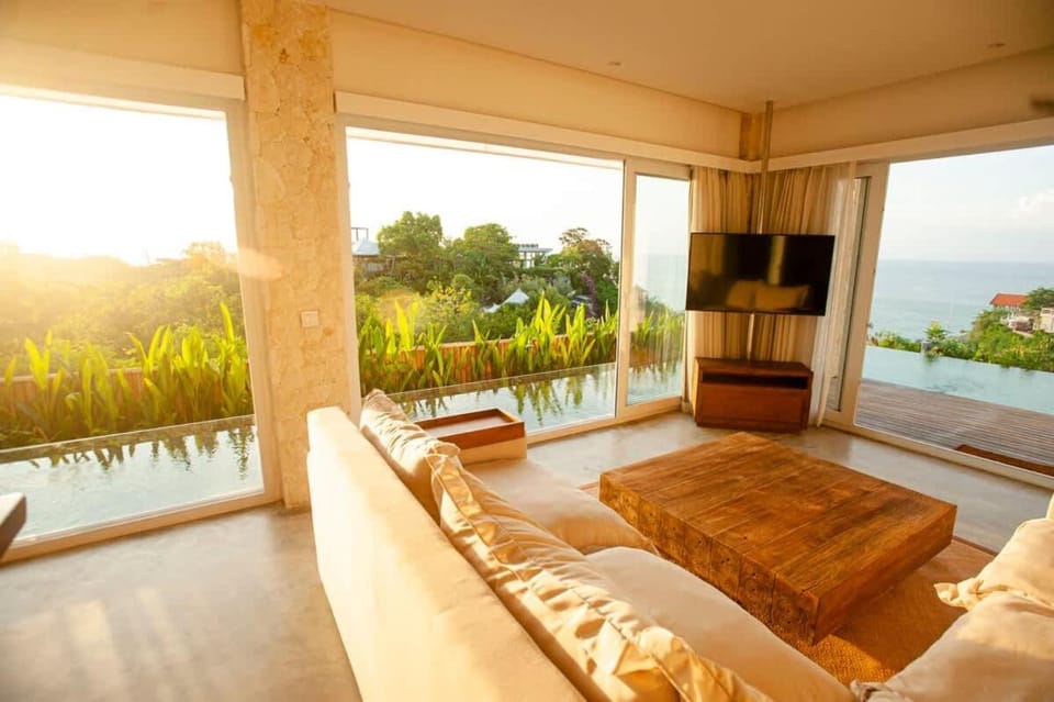 Communal lounge/ TV room, Natural landscape, Garden, TV and multimedia, View (from property/room), Balcony/Terrace, Living room, Seating area, Evening entertainment, Garden view, Mountain view, Sea view