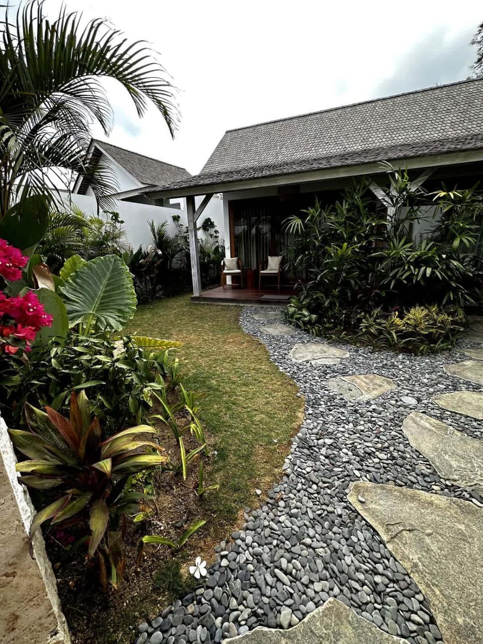 Property building, Spring, Day, Garden, Garden view
