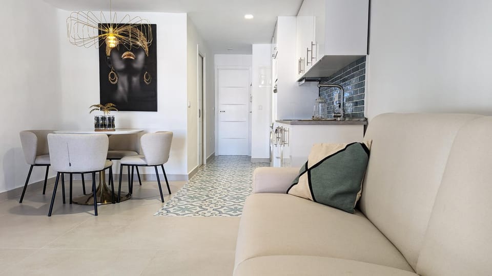 Kitchen or kitchenette, Seating area, Dining area