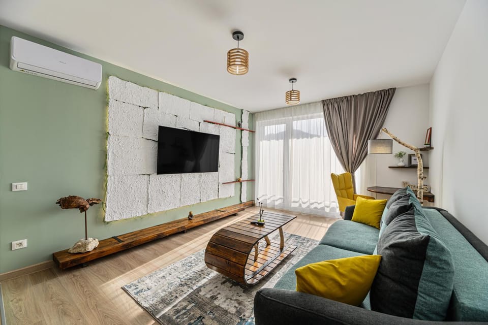Communal lounge/ TV room, TV and multimedia, Living room, Photo of the whole room, Seating area, Bedroom, air conditioner