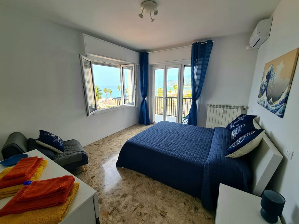 Bed, Bedroom, Sea view, Sea view, air conditioner