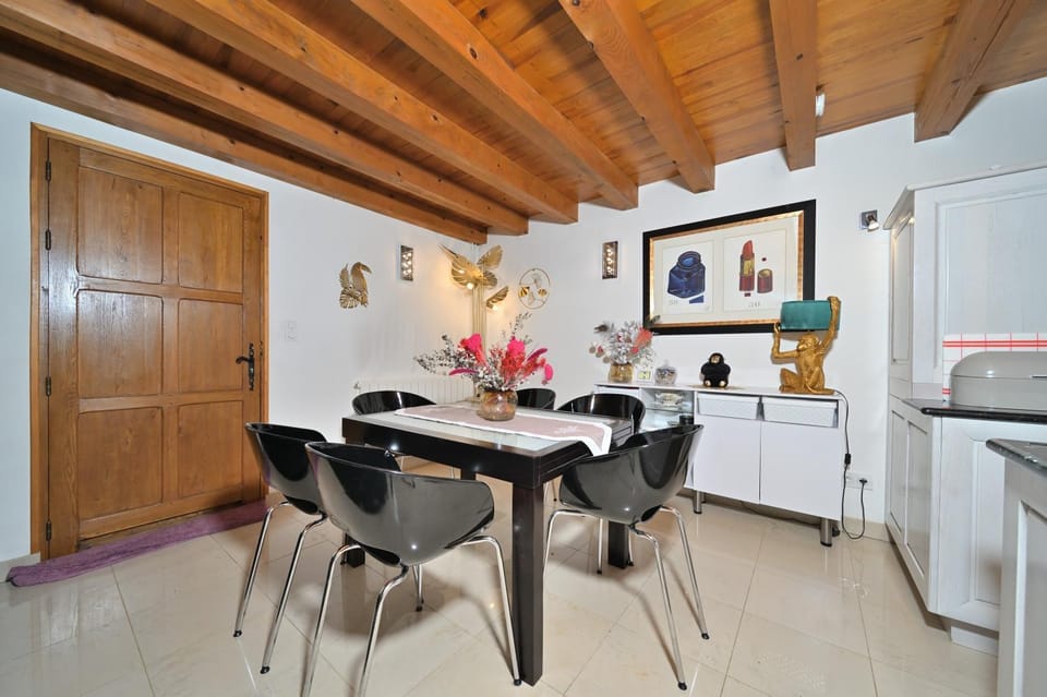 Property building, Kitchen or kitchenette, Living room