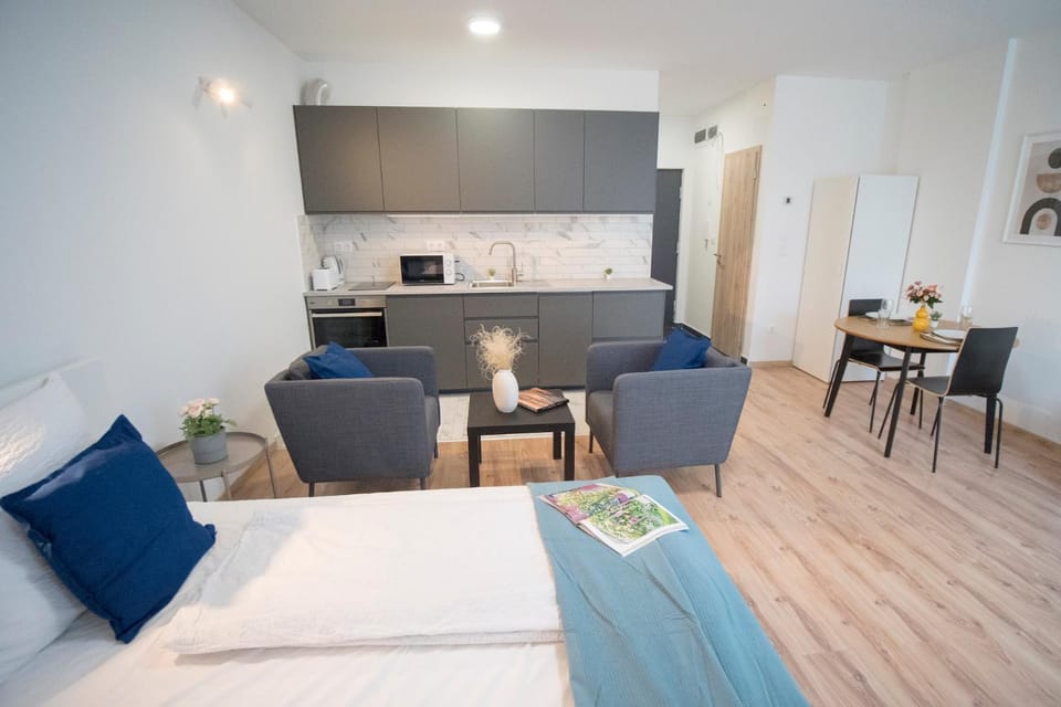 Kitchen or kitchenette, Living room, Seating area