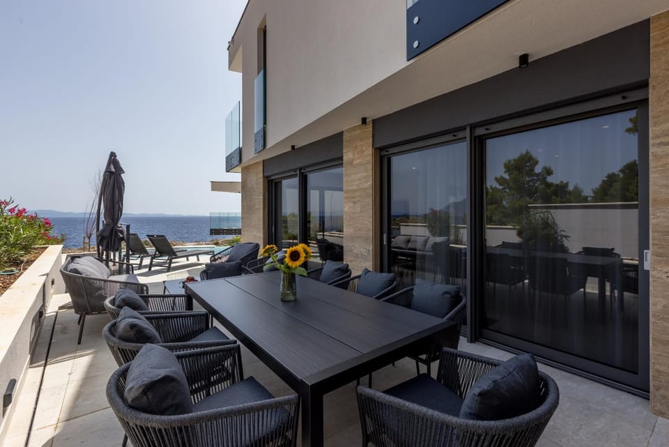 View (from property/room), Balcony/Terrace, Seating area, Dining area, Sea view