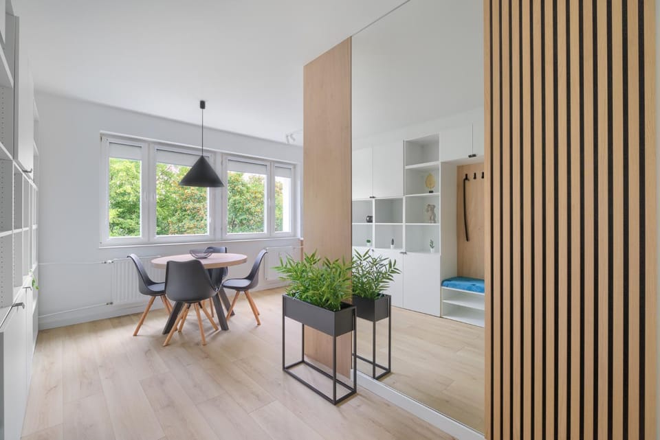 Kitchen or kitchenette, Seating area, Dining area