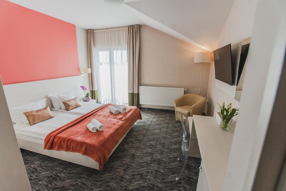 Bed, Photo of the whole room, Bedroom, hair dresser, towels