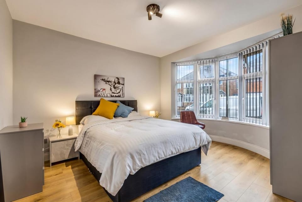 Bed, Photo of the whole room, Bedroom