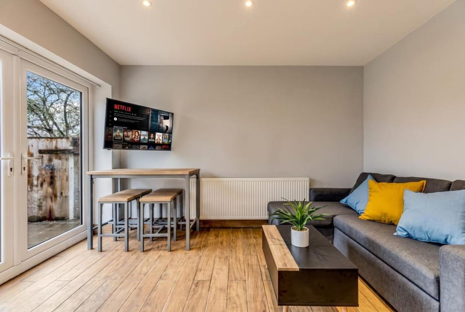TV and multimedia, Living room, Dining area