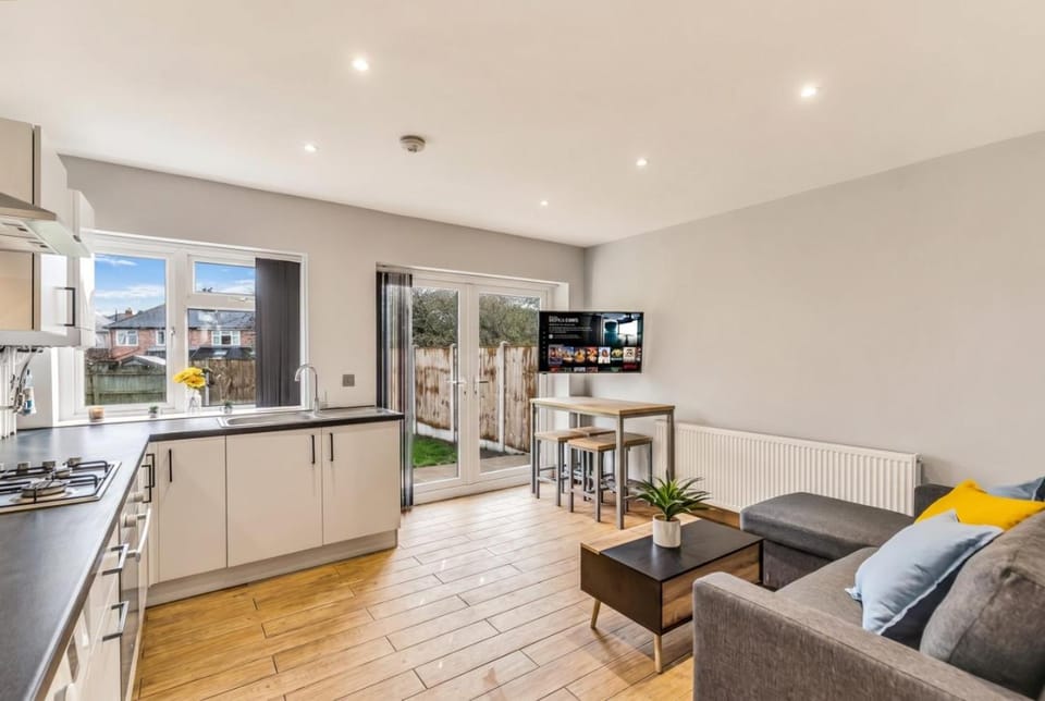 Kitchen or kitchenette, Living room, Dining area, stove