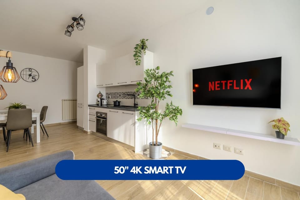 TV and multimedia, Coffee/tea facilities, Kitchen or kitchenette, Living room, Seating area, Dining area, flat iron, internet, internet, locker, locker, oven, stove, stove, wardrobe, air conditioner, air conditioner