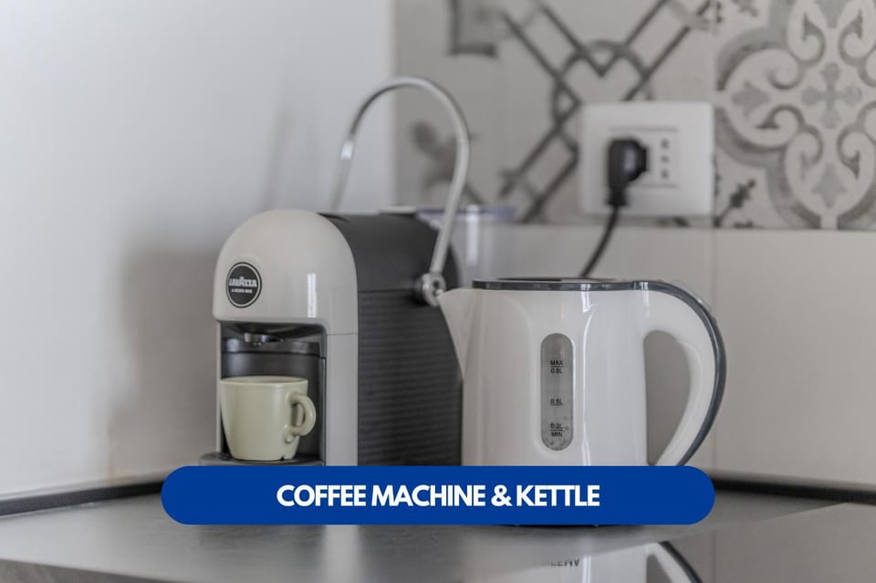 Coffee/tea facilities, Kitchen or kitchenette