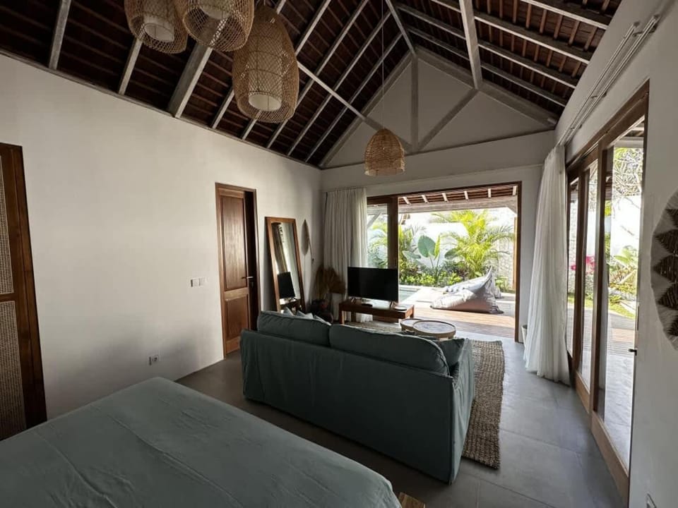 Communal lounge/ TV room, Bed, TV and multimedia, Living room, Photo of the whole room, Seating area, Evening entertainment, Bedroom