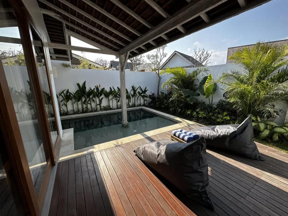 Patio, Day, Natural landscape, Garden, View (from property/room), Balcony/Terrace, Garden view, Mountain view, Pool view, Swimming pool, sunbed