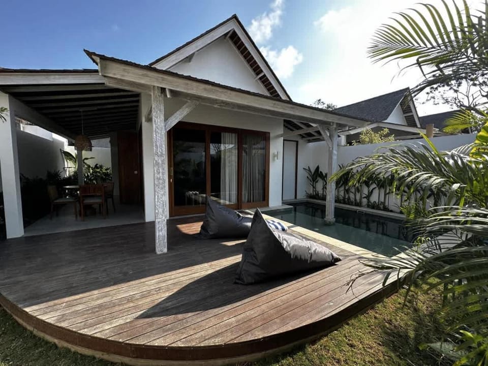 Property building, Patio, Spring, Day, Garden, Living room, Seating area, Garden view, Pool view, Swimming pool, sunbed