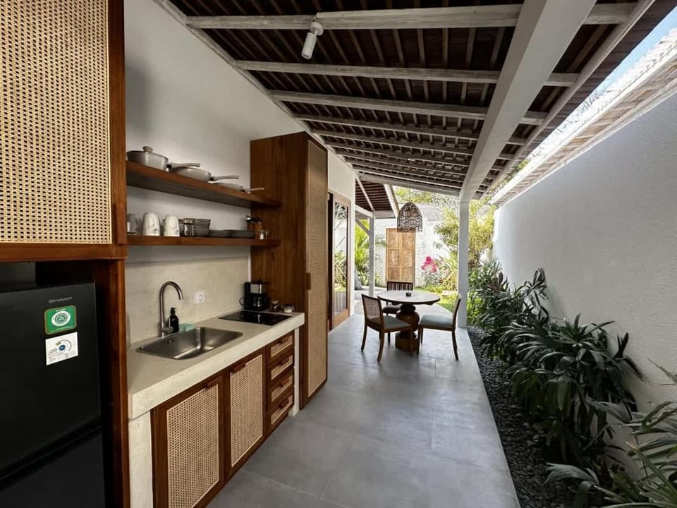 Kitchen or kitchenette, Dining area, minibar, oven, pet friendly, stove