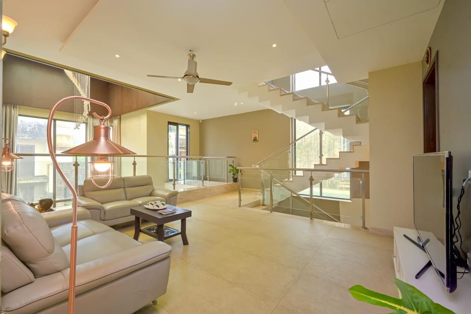 TV and multimedia, Living room, Seating area, fireplace