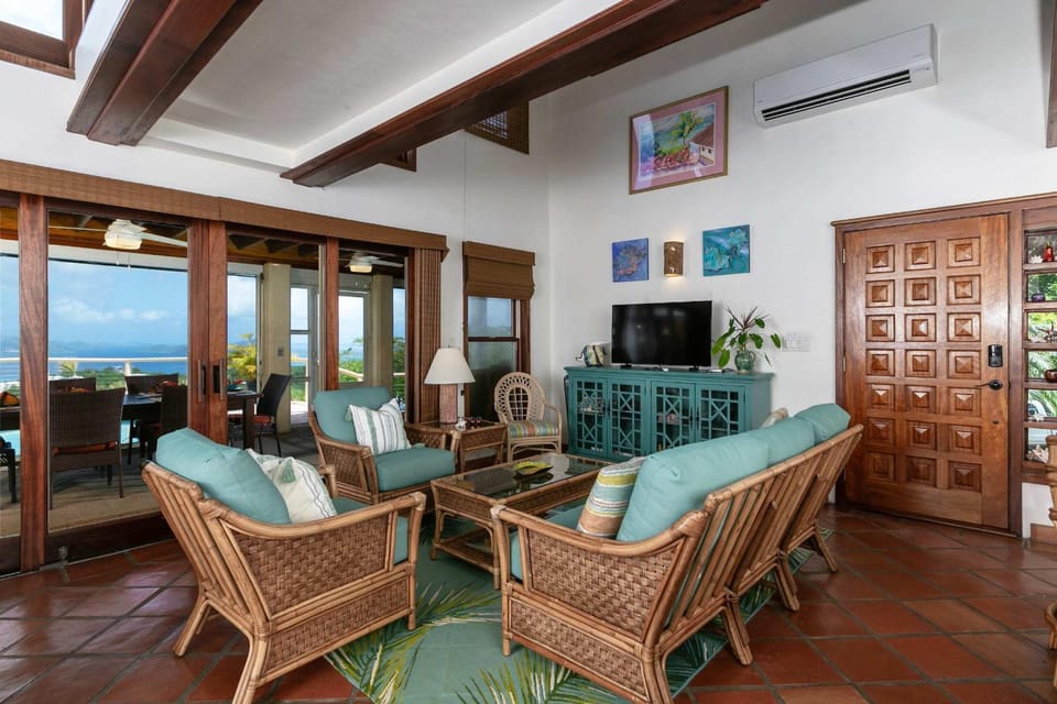 Cielo Vista Villa 3 BDRM Sleeps 6 Heavenly View Villa in Cruz Bay