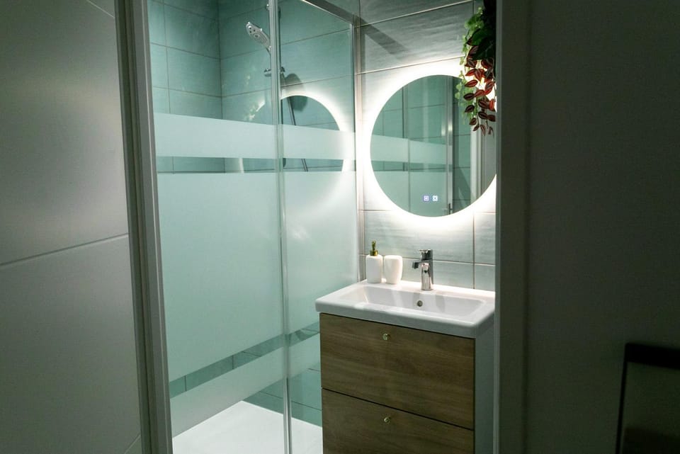 Shower, Bathroom