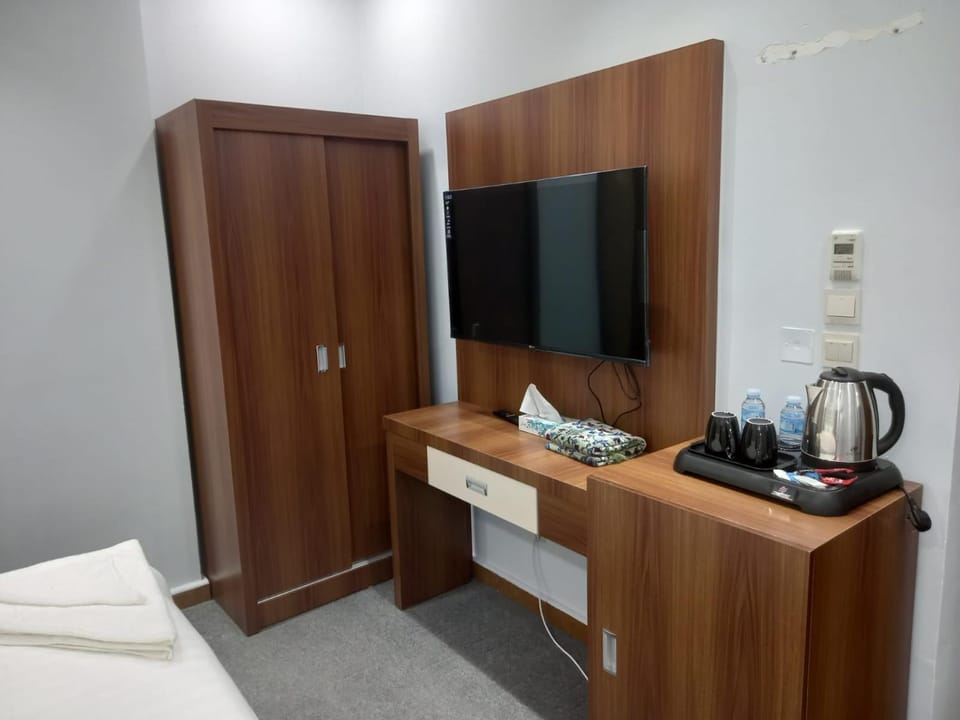 TV and multimedia, Coffee/tea facilities, minibar, wardrobe