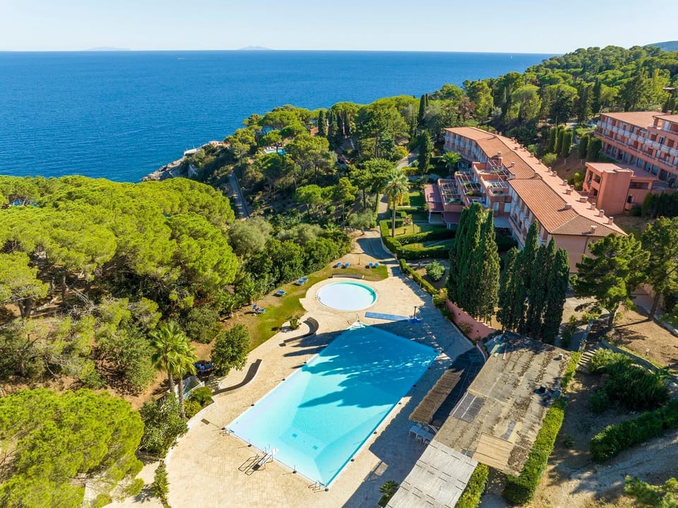 Property building, Day, Natural landscape, Bird's eye view, Pool view, Sea view, Swimming pool