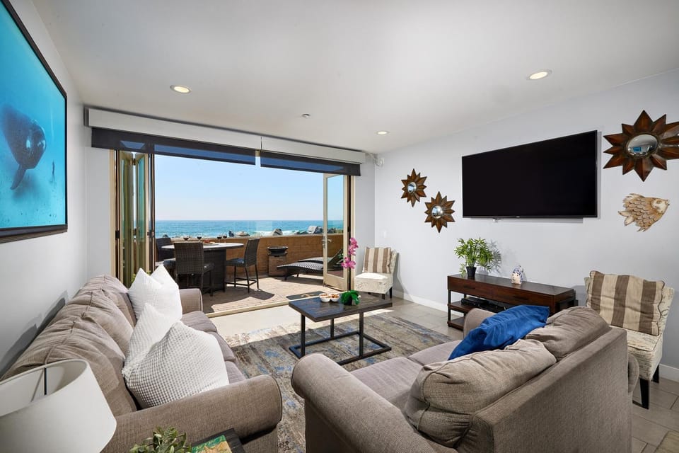 Patio, Communal lounge/ TV room, Natural landscape, TV and multimedia, Living room, Seating area, Evening entertainment, Sea view, Sea view