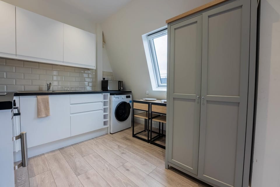 Modern Studio Flat with Balcony in Heart of London Apartment in City of Westminster
