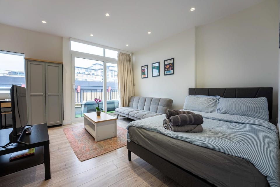 Modern Studio Flat with Balcony in Heart of London Apartment in City of Westminster