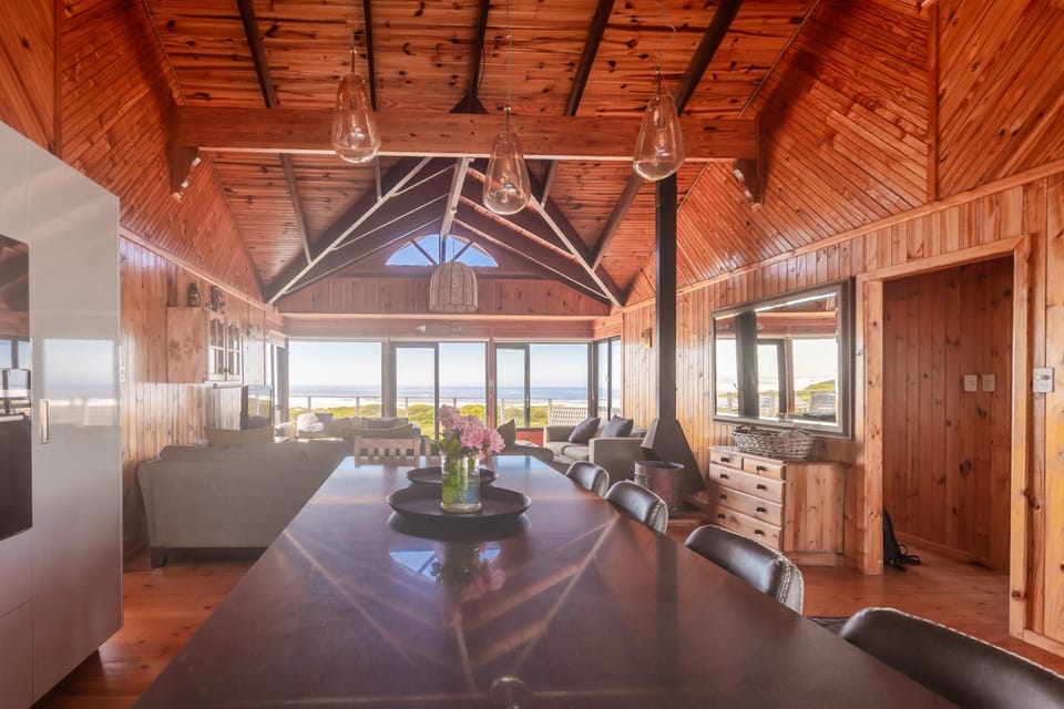 Upmarket, Spacious and Stunning Sea Views House in Eastern Cape